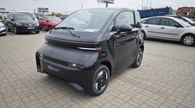 LINKTOUR ALUMI PRO - L6e -, 2 LOCURI , 8 CP , AUTOMATA , AUTONOMIE 120 KM , 45 KM/H - SE CONDUCE DE LA 16 ANI !!!